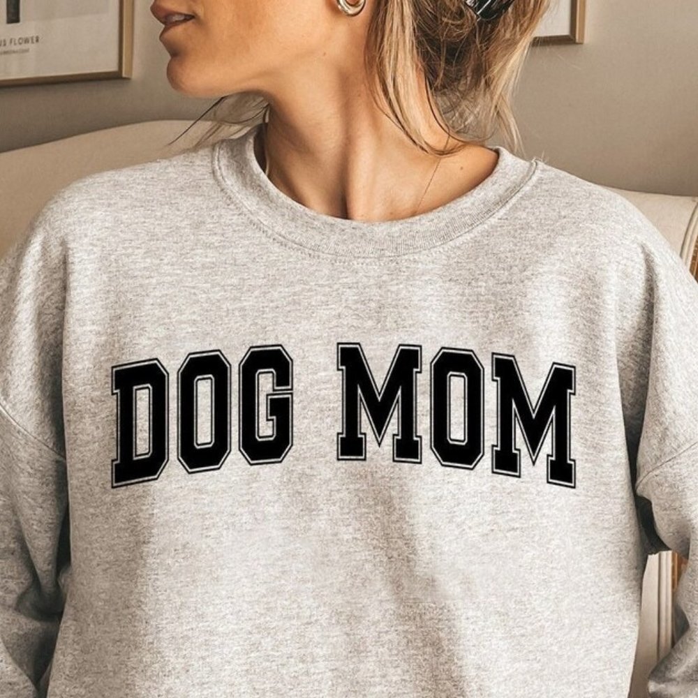 Dog Mom NEW gray long sleeve crewneck sweatshirt - Picture 1 of 1